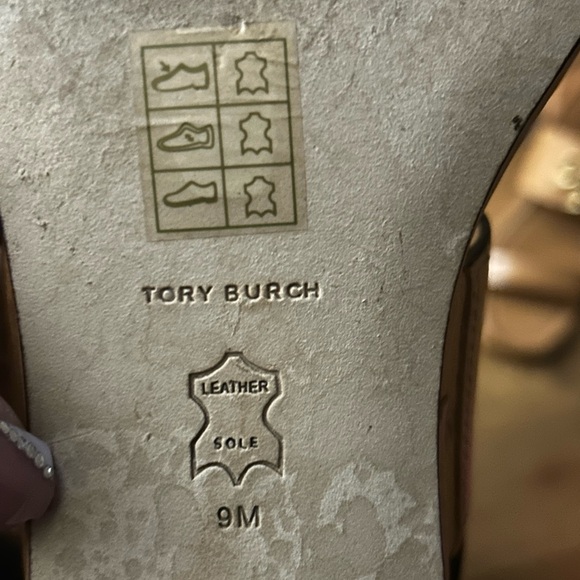 Tory Burch Miller Leather Heeled Sandal Large T inGold. - Picture 6 of 7